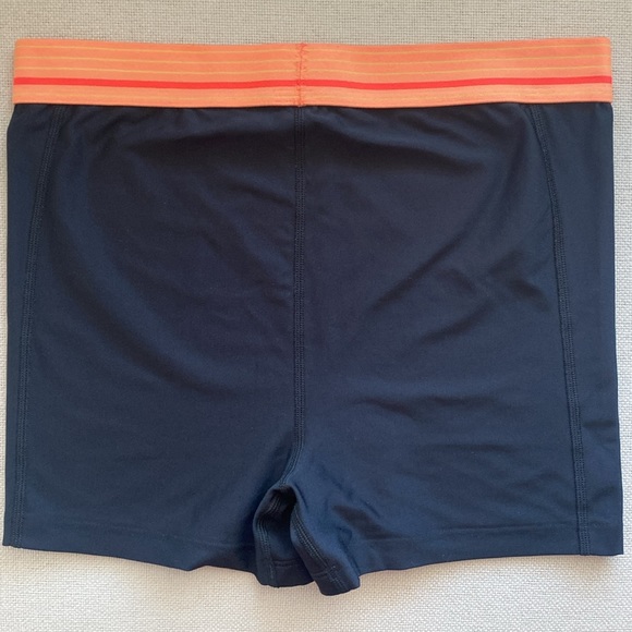 Under Armour Workout Heat Gear Compression Bootie Shorts Black Size Medium - Picture 5 of 5